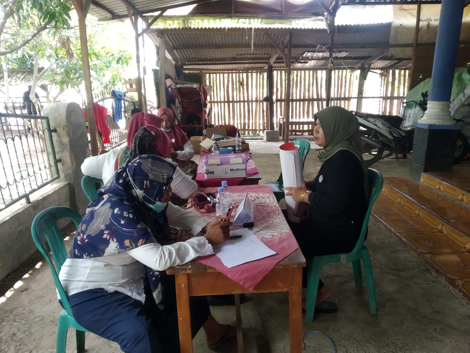 Masyarakat Rajaiyang Kecamatan Losarang dapat pelayanan terpadu, Gratis!!